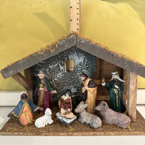NATIVITY SCENE Simple Rustic Wood Christmas Manger Crèche Scene - Picture 9 of 10